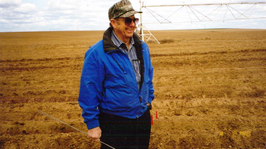 Darol in potato field